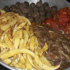 صينية كرات اللحم بالفرن🍖🍟🍅-レシピのメイン写真