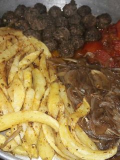 صورة لوصفة صينية كرات اللحم بالفرن🍖🍟🍅