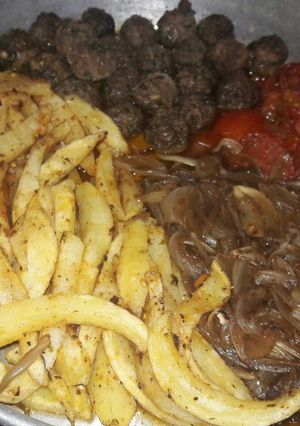 صورة لوصفة صينية كرات اللحم بالفرن🍖🍟🍅