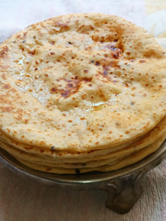 A picture of Spicy Butter Naan.