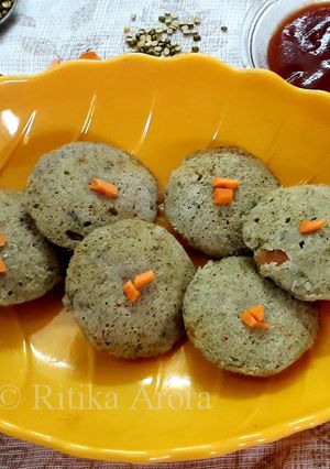 A picture of Green Moong daal and Rice idlis.