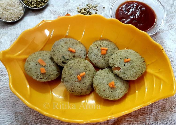 Recipe of Super Quick Homemade Green Moong daal and Rice idlis