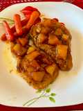 Χοιρινές μπριζόλες 🥩με μήλα 🍎καρότα μίνι🥕 και σιρόπι σφενδάμου 🍁