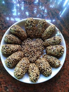 صورة لوصفة تمر بالسمسم