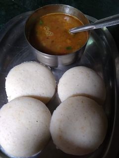 सूजी इडली (sooji idli recipe in Hindi) रेसिपी मुख्य फोटो