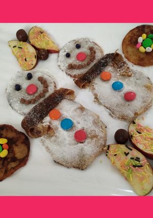 A picture of Snowman Apple Pancakes.