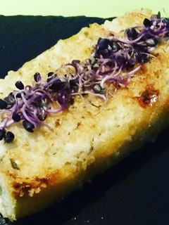 Una foto de Tosta con brandada de bacalao y ali oli gratinado