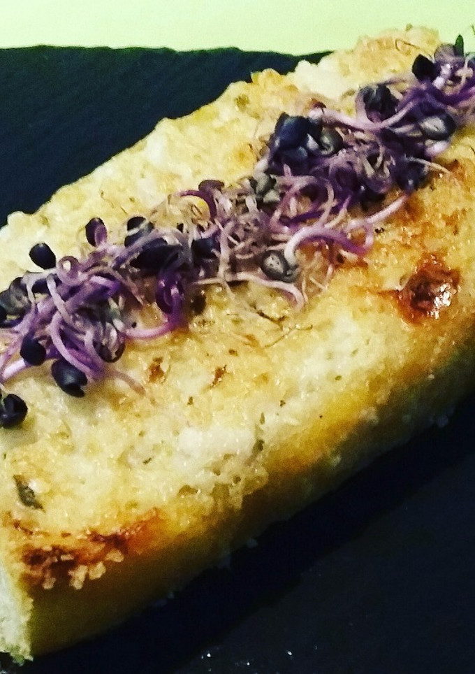 Una foto de Tosta con brandada de bacalao y ali oli gratinado