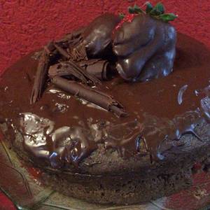 Torta de chocolate y frutilla - vegana