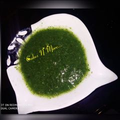 A picture of Kiwi mint chutney.