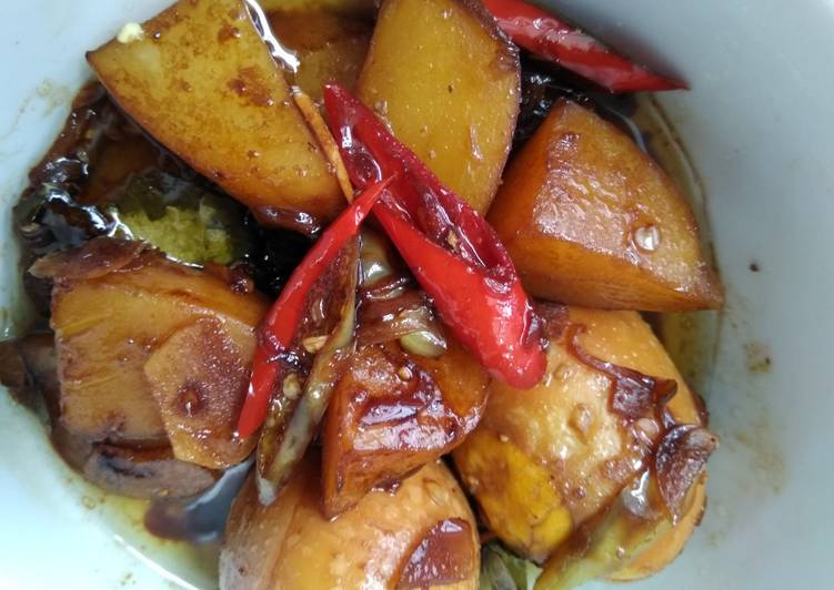 Cara Gampang Menyiapkan Telor kecap kentang, Bisa Manjain Lidah