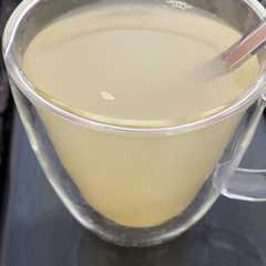 Una foto de Infusión de kion y limón