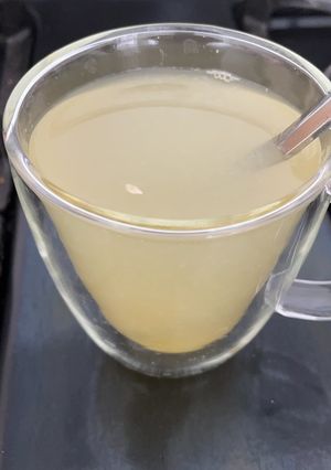 Una foto de Infusión de kion y limón