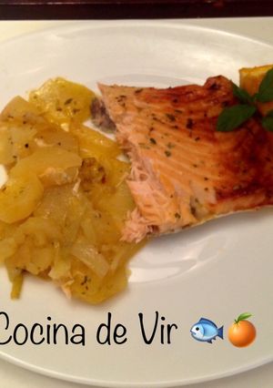 Foto principal de Salmón a la naranja al horno con guarnición de patatas