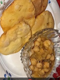 छोले पूरी (chole Poori recipe in Hindi) रेसिपी मुख्य फोटो