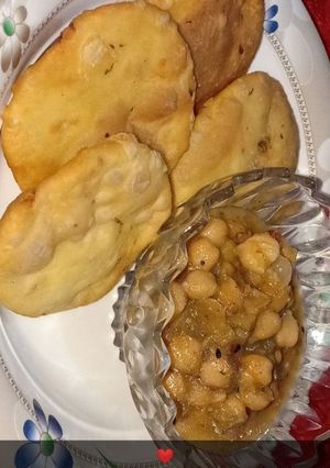 छोले पूरी (chole Poori recipe in Hindi) रेसिपी मुख्य फोटो