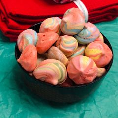 A picture of Meringues Cookies.