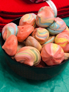 A picture of Meringues Cookies.