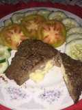 Carne hamburguesa con queso danés y ensalada