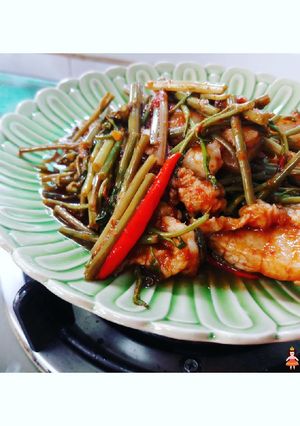 รูปของ ผัดพริกแกงผักบุ้งสามชั้นชิ้นโตๆ ☘🌶🐷🔥🐷🌶☘ #กินผักรักสุขภาพ6