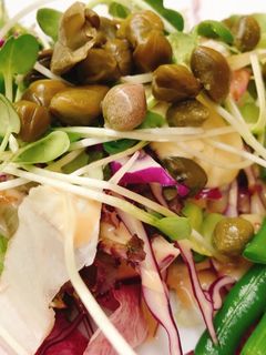 Hình của món Salad rau mầm, nụ bạch hoa.