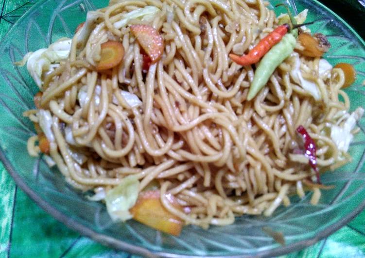 Bagaimana Menyiapkan Bakmi Goreng Pedas Gurih🍜🍜 yang Lezat