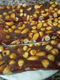 Turrón de guirlache con mezcla de frutos secos
