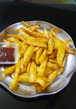 પેરી પેરી પોટેટો ચિપ્સ(Peri Peri Potato Chips recipe gujarati) રેસીપી મુખ્ય ફોટો