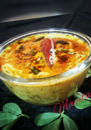 A picture of Methi-Matar Kadhi.