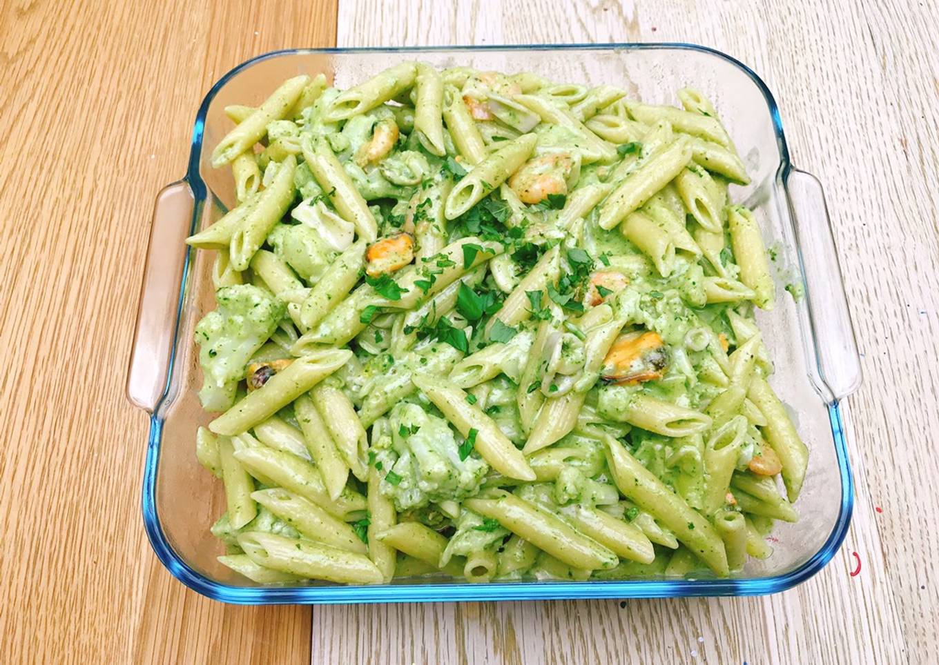 Creamy Pesto Pasta With Mixed Seafood