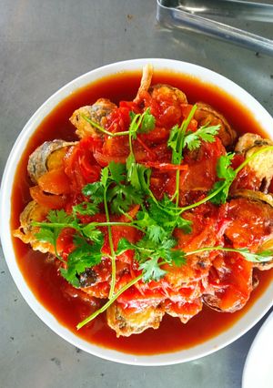 Hình của món Cá trứng chay sốt cà chua.