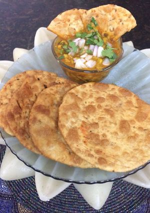 A picture of Oats Pakwan with dal.
