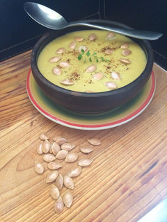 Una foto de Crema de porotos con semillas de calabazas crocantes 👌🏻