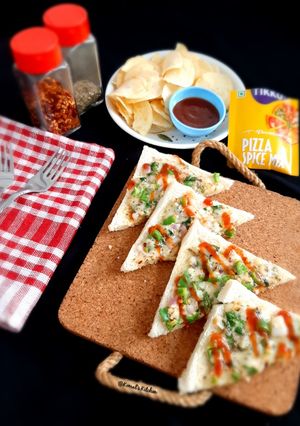 ચીઝ ચીલી ઓનિયન ટોસ્ટ(Cheez Chili Onion Toast Recipe In Gujarati) રેસીપી મુખ્ય ફોટો