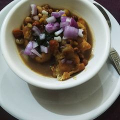 A picture of Samosa chat.