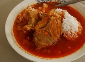 Una foto de Espinazo de Cerdo con Morisqueta