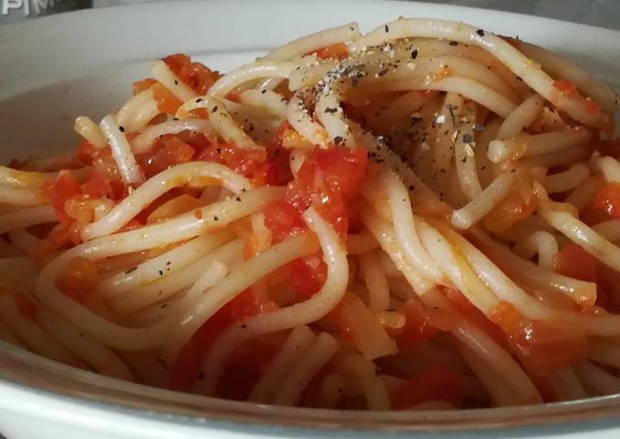 Espaguetis Rojo (con Tomate) Receta de Avilia31- Cookpad