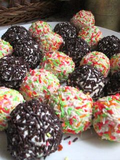 Meggyes túrógolyó (Gluténmentesen is) recept fotója