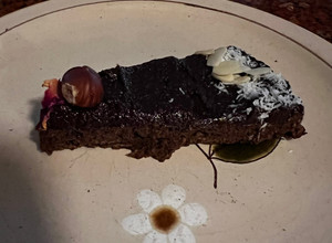 Una foto de Tarta de chocolate con crema de almendras sin gluten