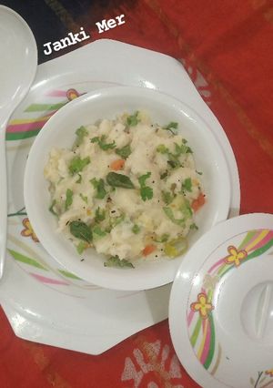 ઉપમા (Upma Recipe In Gujarati) રેસીપી મુખ્ય ફોટો