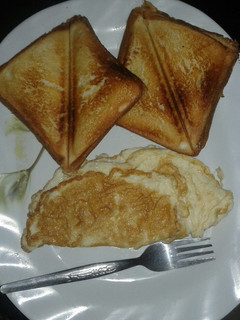 A picture of Toasted bread/fried eggs #eldysbreakfastcontest.
