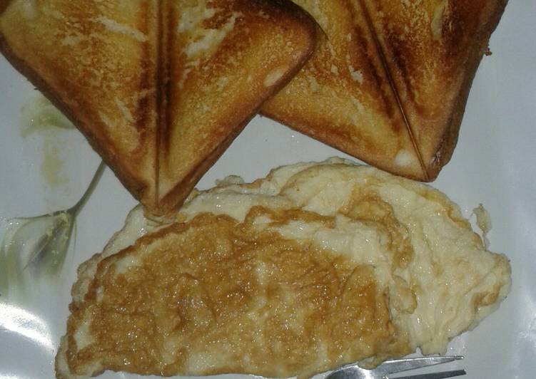 Toasted bread/fried eggs #eldysbreakfastcontest