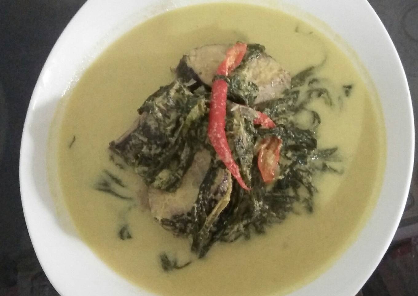 6. Pangek Masin Ikan Tongkol dan Daun Singkong