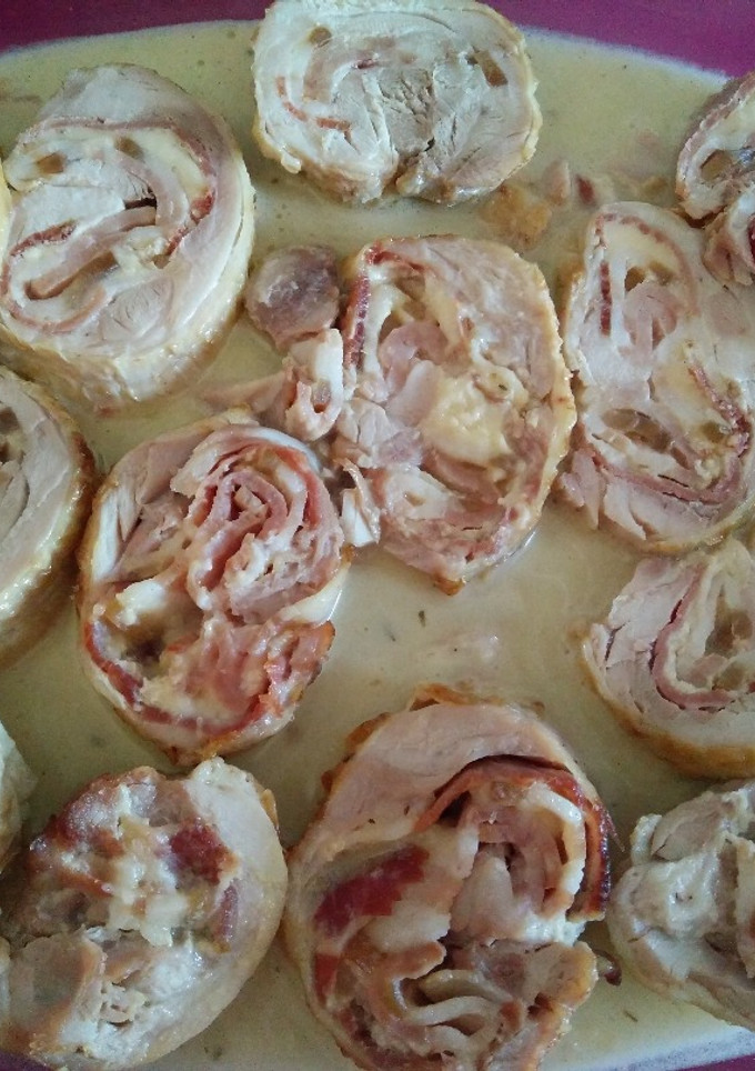 Una foto de Redondo de pollo relleno para torpes