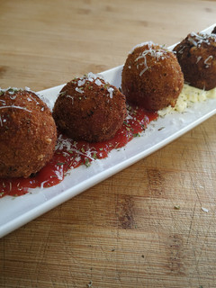 Una foto de Albóndigas de atún, bacon y mozzarella