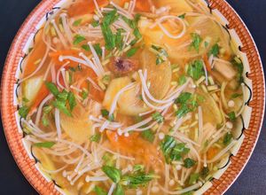 Hình của món Canh chua nấm kim châm.