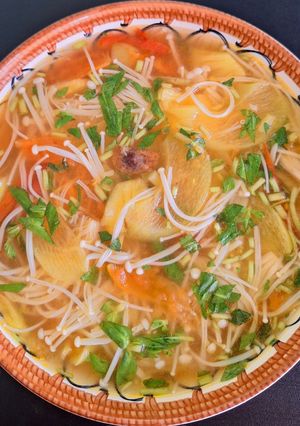 Hình của món Canh chua nấm kim châm.