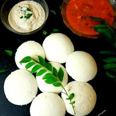 A picture of Rice Idli.