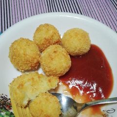 A picture of Potato Balls.
