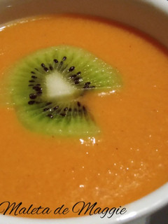 Una foto de Gazpacho de kiwi con tomate